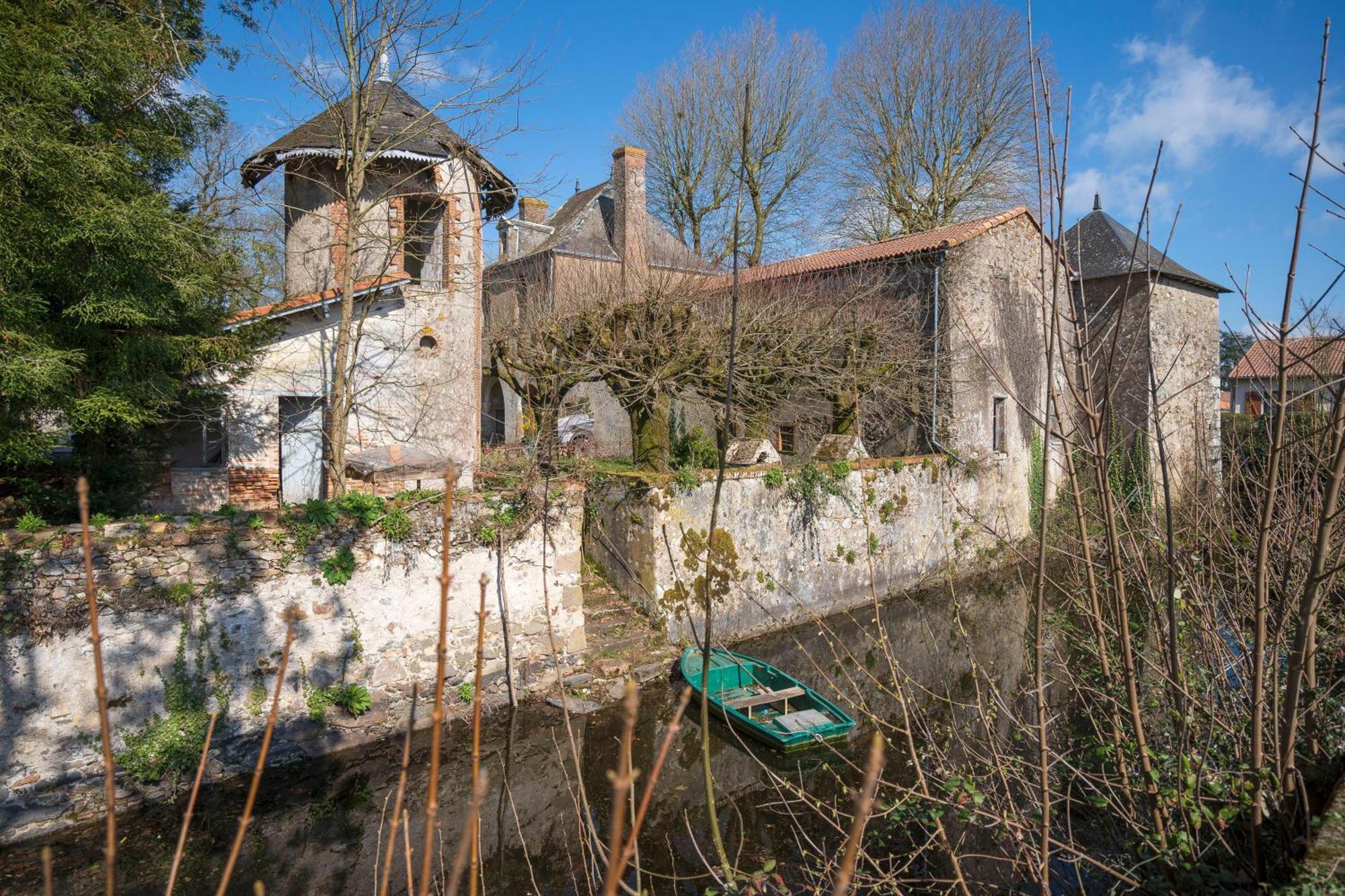 Chateau De La Tourlandry